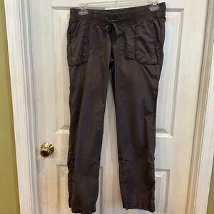 Old Navy women’s size small Maternity gunmetal gray pants Stretchy waist